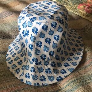 J Crew 100% organic cotton summer hat, blue and white M-L